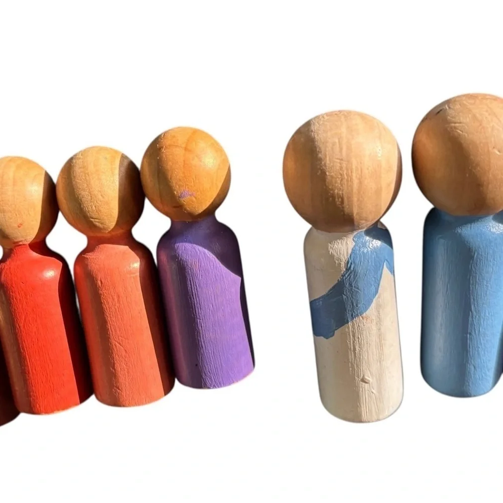 Hape Holding AG 8 Wood Minature Dolls Mom Pop Kids No Face Colored 3”~2.5”~ 1/2”